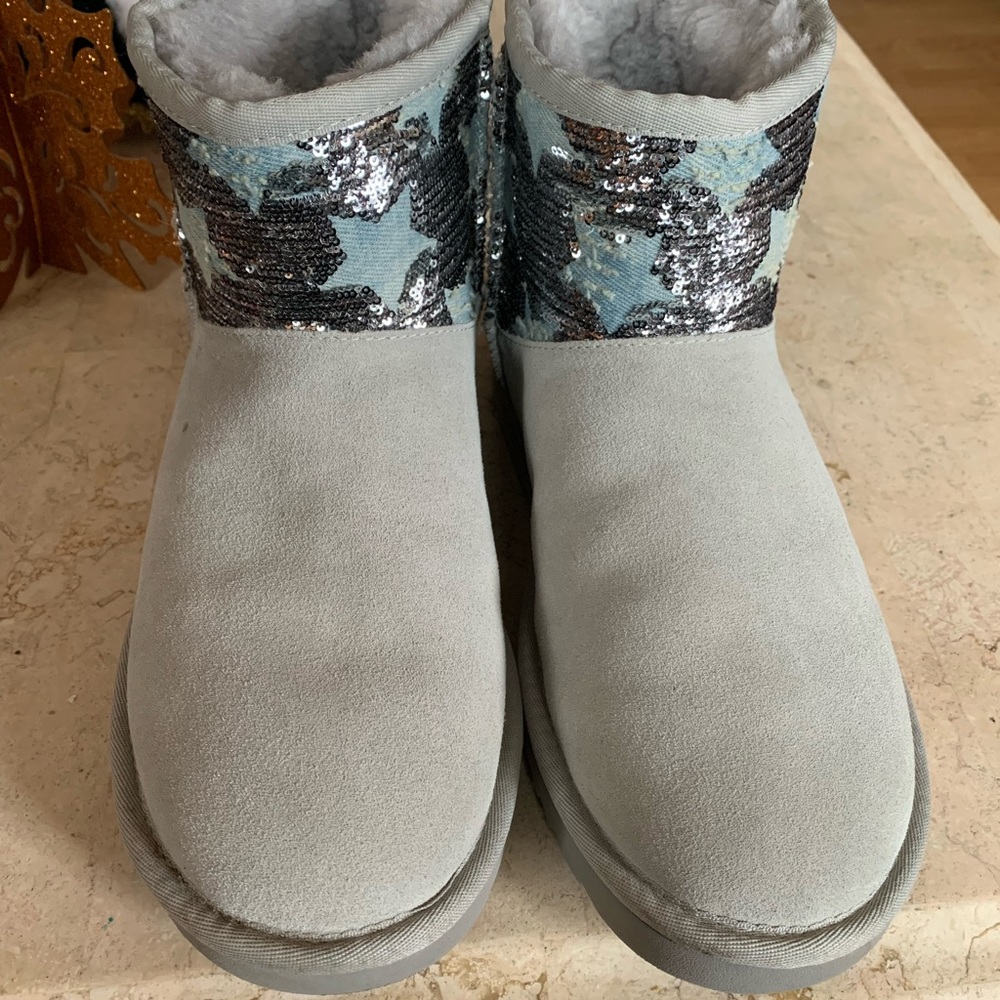 UGG Women Boots Size 8 NEW